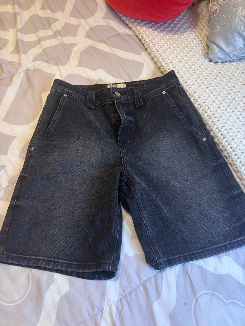 Urban outfitters Bermuda mid thigh short size 26